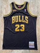 Regata Chicago Bulls Mitchell & Ness Black/Gold 97/98 Jordan - Box 114