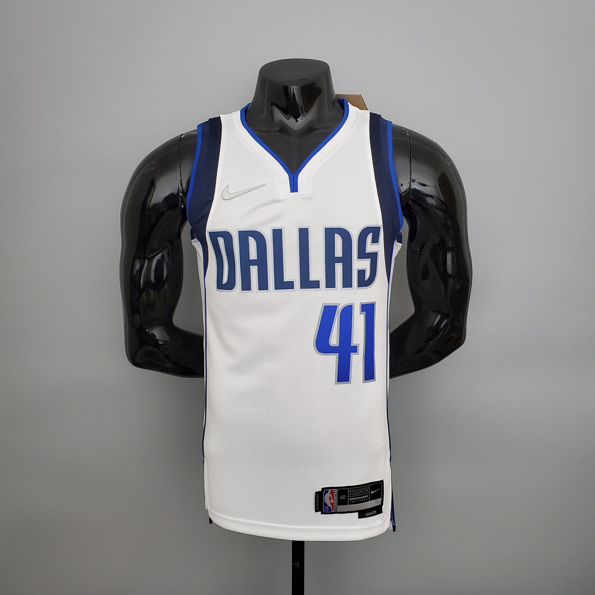 Regata Dallas Mavericks Association Edition 17/23 - Box 114